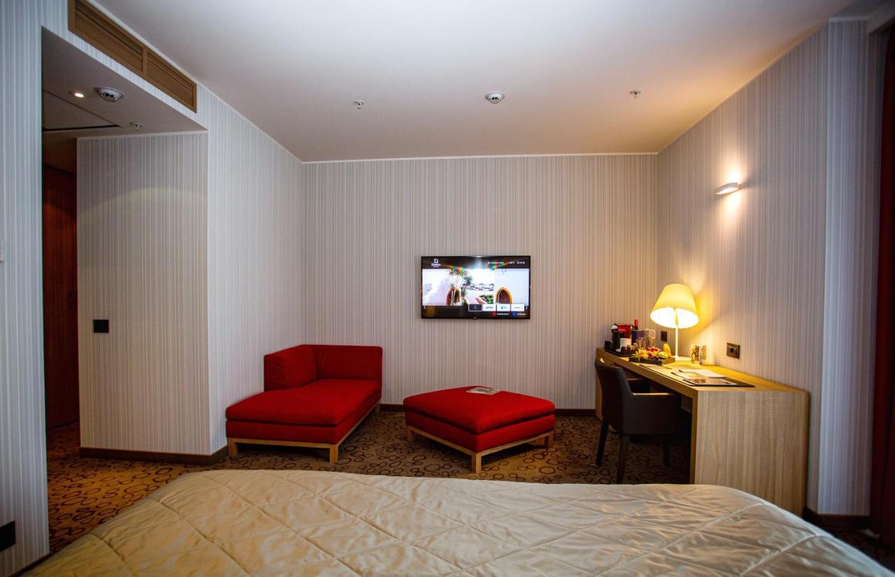 Domina Hotel Novosibirsk Ngoại thất bức ảnh