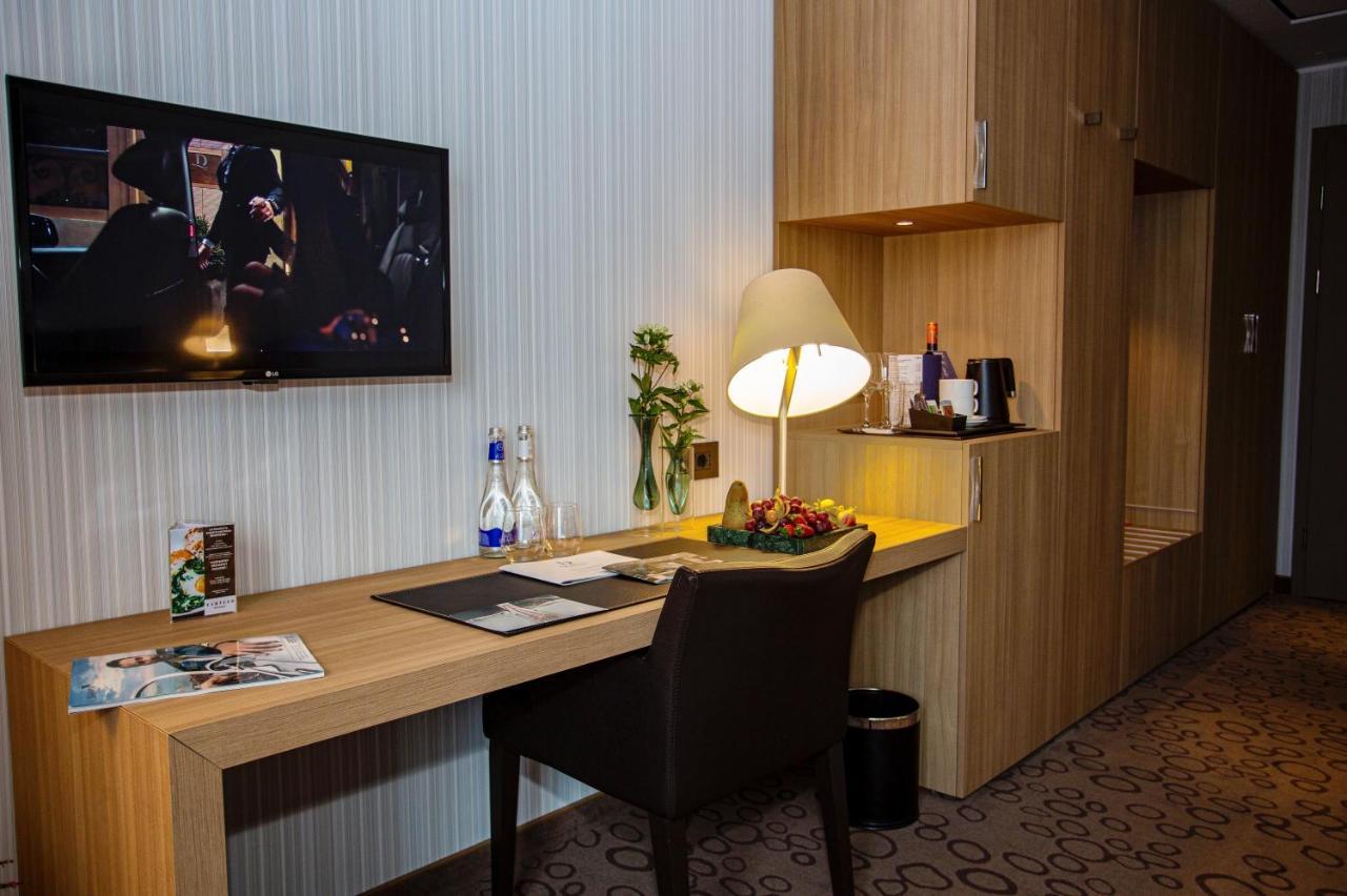 Domina Hotel Novosibirsk Ngoại thất bức ảnh