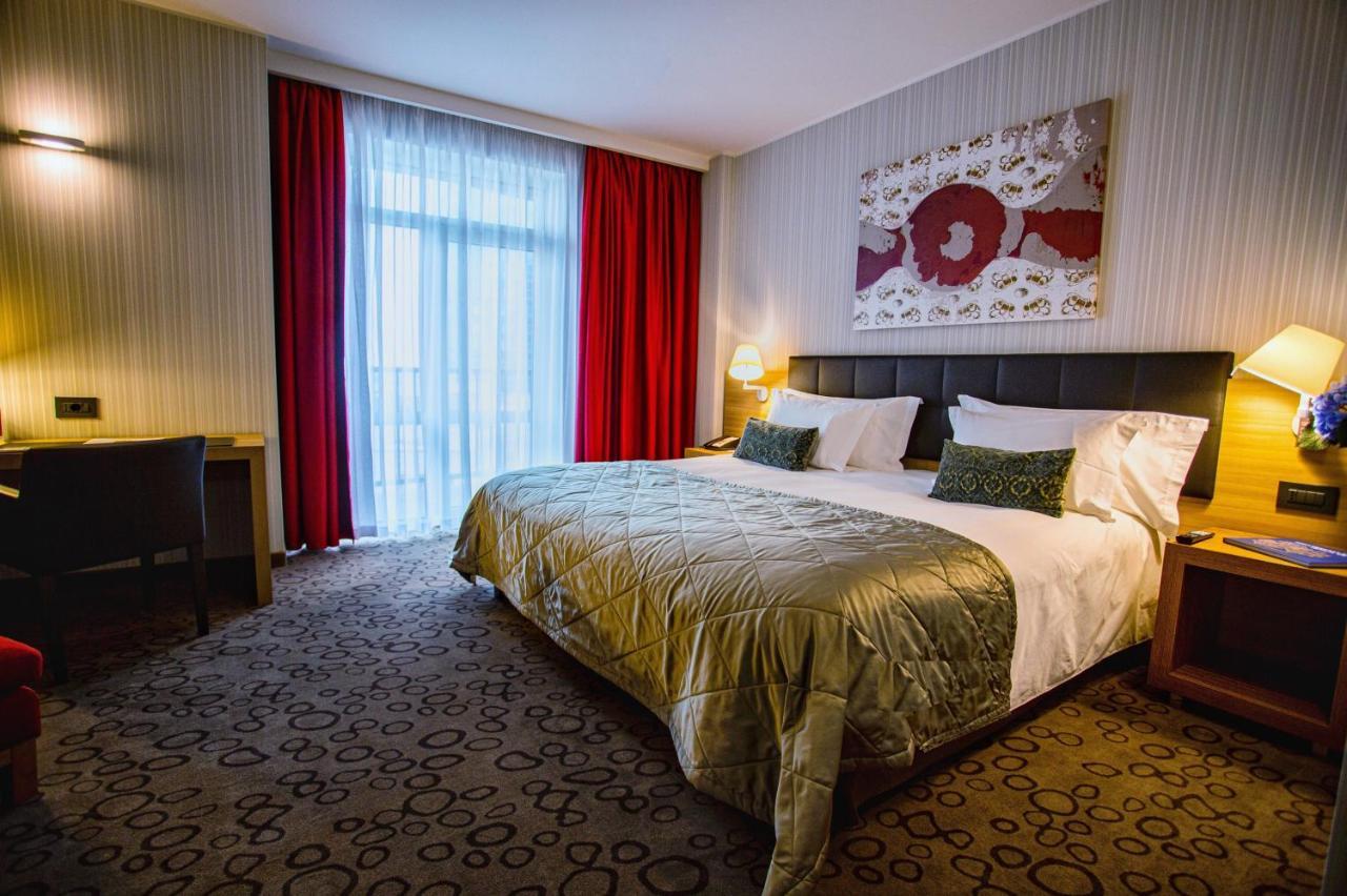 Domina Hotel Novosibirsk Ngoại thất bức ảnh