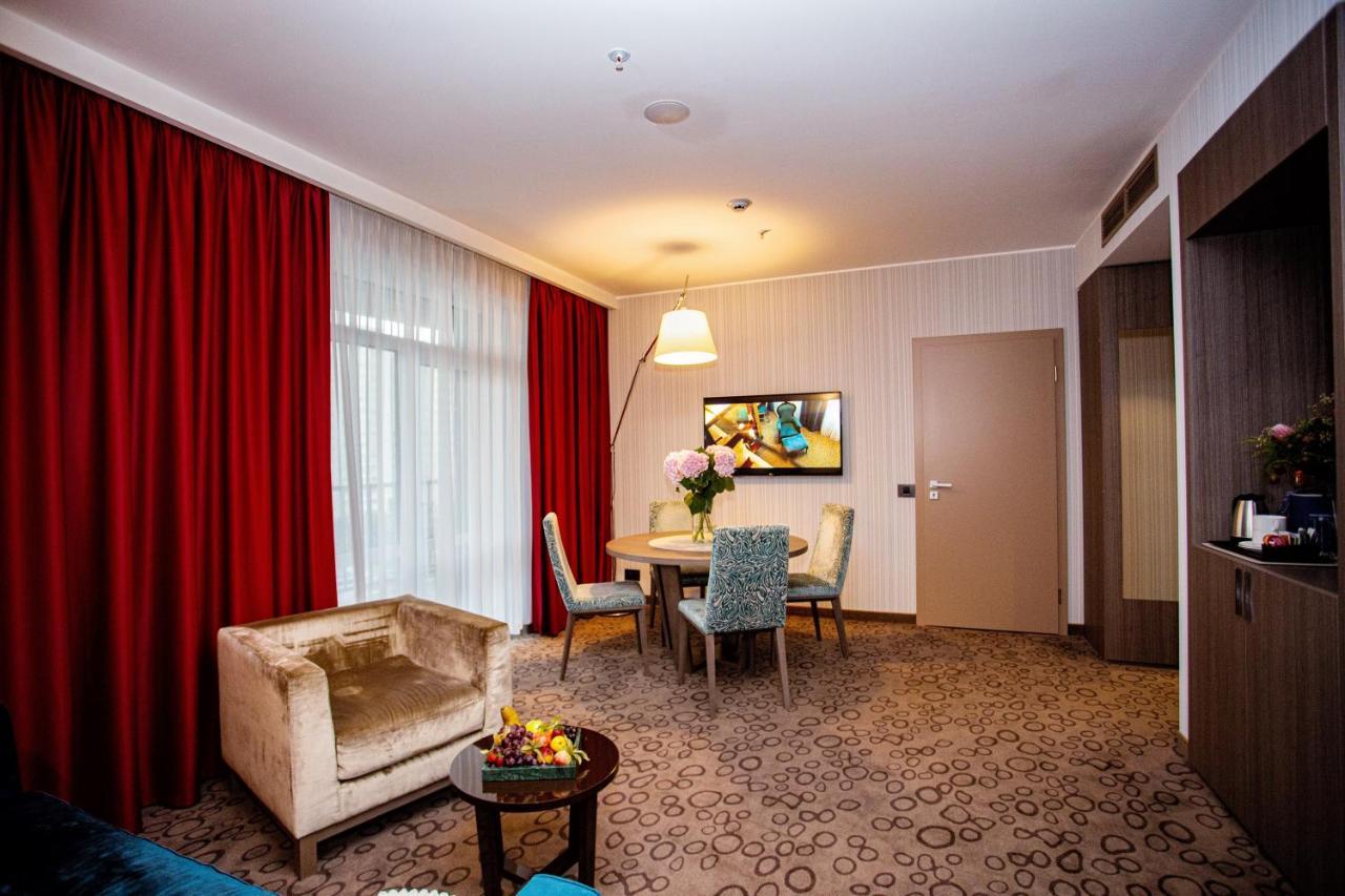 Domina Hotel Novosibirsk Ngoại thất bức ảnh